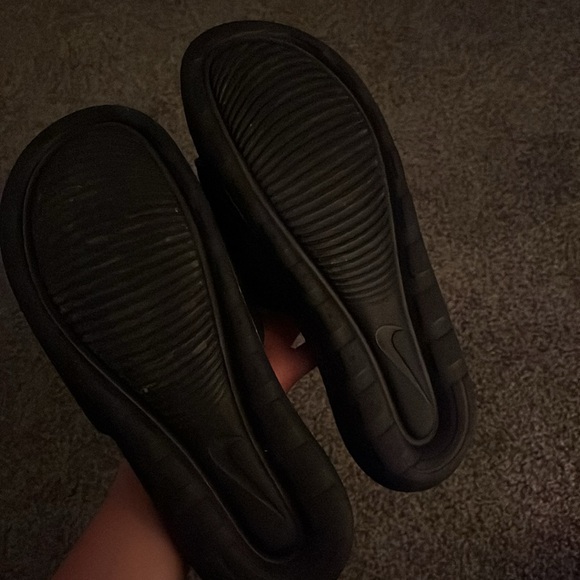 Womens Nike Slides - Picture 2 of 3